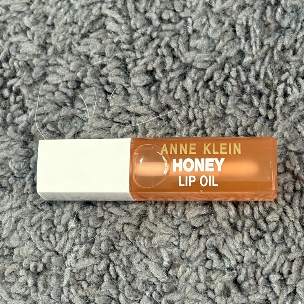 NWT Anne Klein lip oil, scent: honey